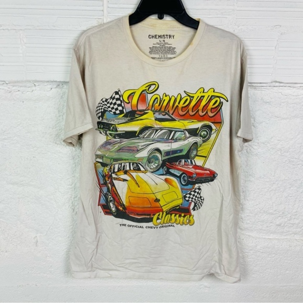 Chemistry Men's Graphic Tee with Corvette classic car Design size large